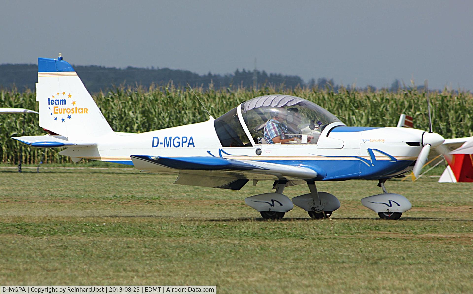 D-MGPA, 2006 Evektor EV-97 Eurostar C/N 2006-2702, Eurostar arriving at Tannkosh 2013