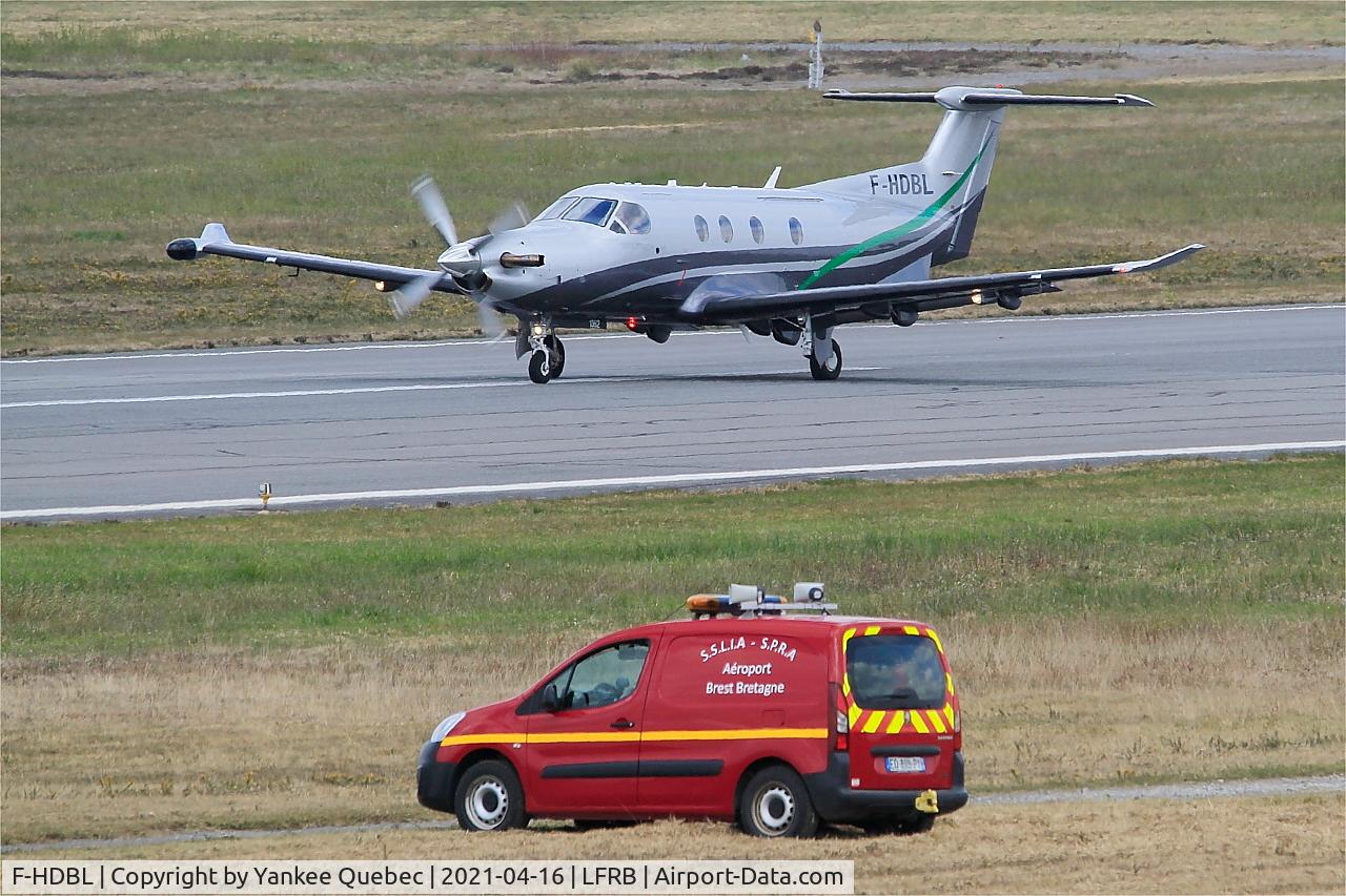 F-HDBL, 2012 Pilatus PC-12/47E C/N 1362, Taxiing rwy 07R, Brest-Bretagne airport (LFRB-BES)