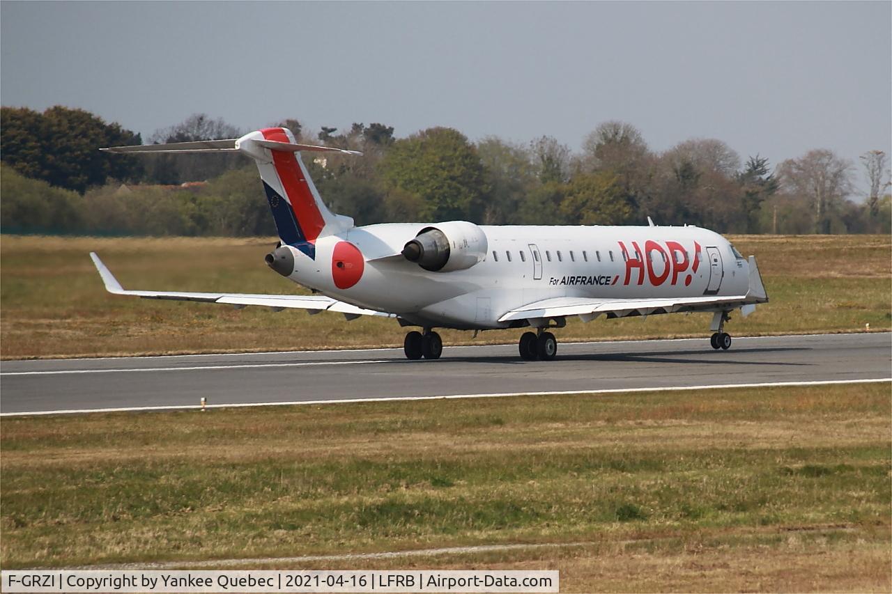 F-GRZI, Canadair CRJ-702 (CL-600-2C10) Regional Jet C/N 10093, Take off run rwy 07R, Brest-Bretagne airport (LFRB-BES)