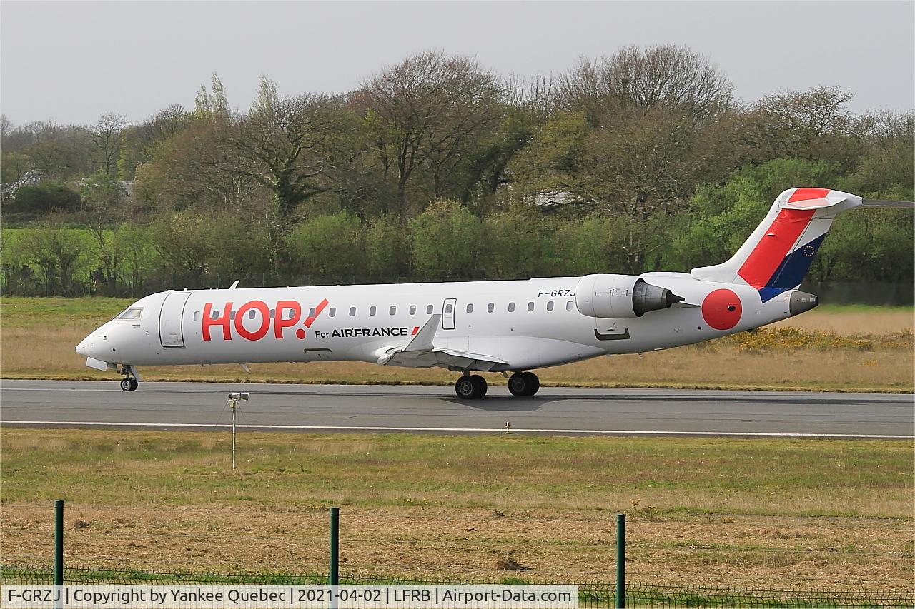 F-GRZJ, Canadair CRJ-702 (CL-600-2C10) Regional Jet C/N 10096, Taxiing rwy 07R, Brest-Bretagne airport (LFRB-BES)