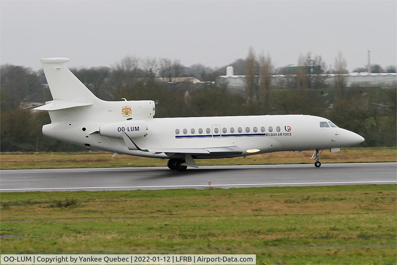 OO-LUM, 2007 Dassault Falcon 7X C/N 004, Take off run rwy 07R, Brest-Bretagne airport (LFRB-BES)