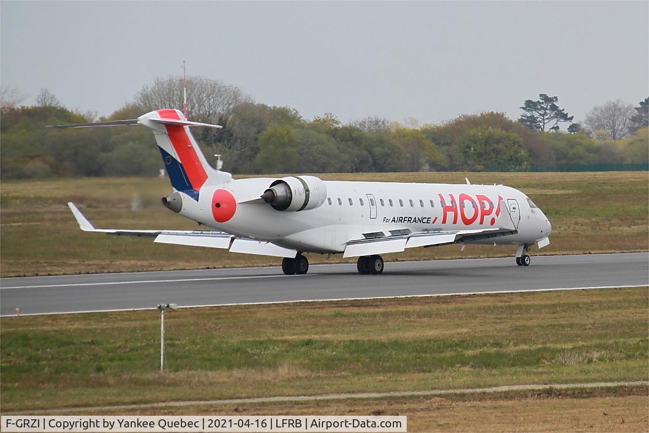 F-GRZI, Canadair CRJ-702 (CL-600-2C10) Regional Jet C/N 10093, Reverse thrust rwy 07R, Brest-Bretagne airport (LFRB-BES)
