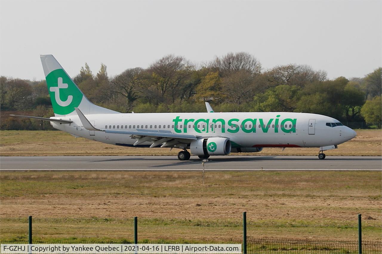 F-GZHJ, 2013 Boeing 737-86J C/N 37778, Reverse thrust rwy 07R, Brest-Bretagne airport (LFRB-BES)