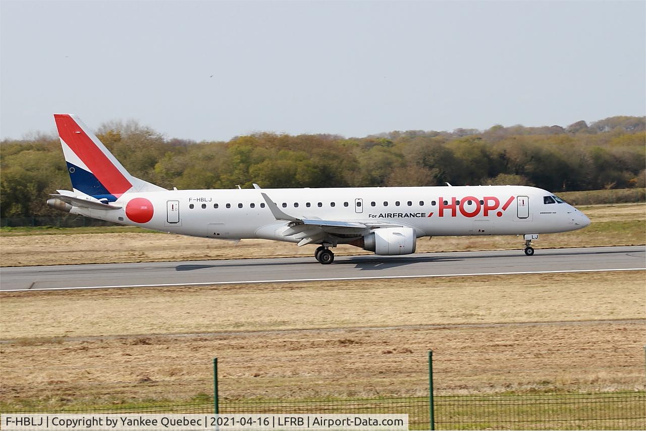 F-HBLJ, 2009 Embraer 190LR (ERJ-190-100LR) C/N 19000133, Take off run rwy 07R, Brest-Bretagne airport (LFRB-BES)
