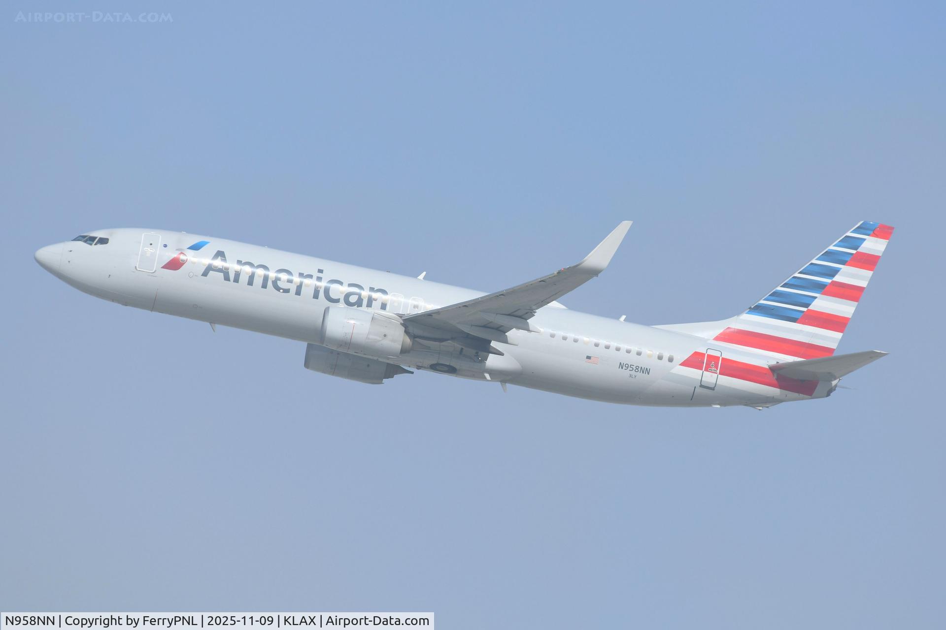 N958NN, 2014 Boeing 737-823 C/N 31203, American B738 departing a foggy LAX
