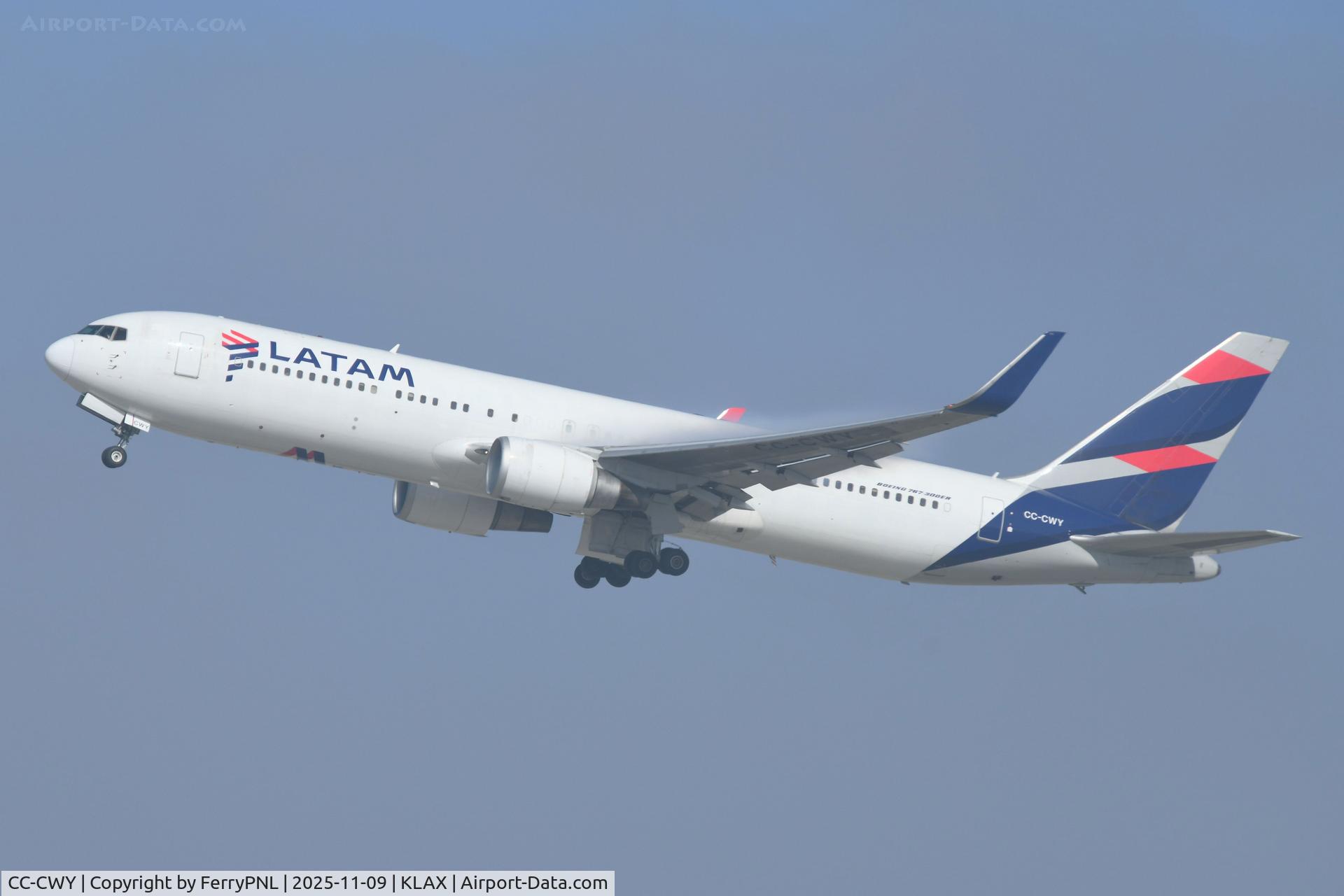 CC-CWY, 2007 Boeing 767-316/ER C/N 35231, Latam B763 departing