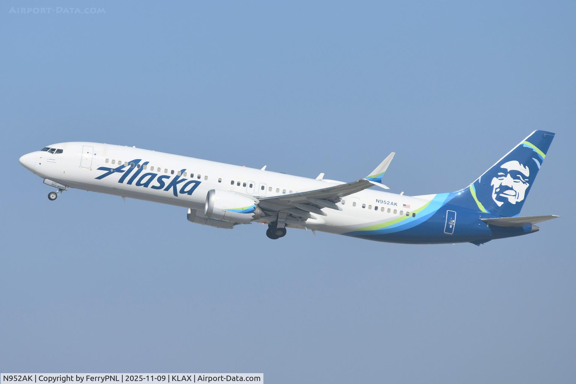N952AK, 2022 Boeing 737-9 MAX C/N 60390, Departure of Alaska B739M