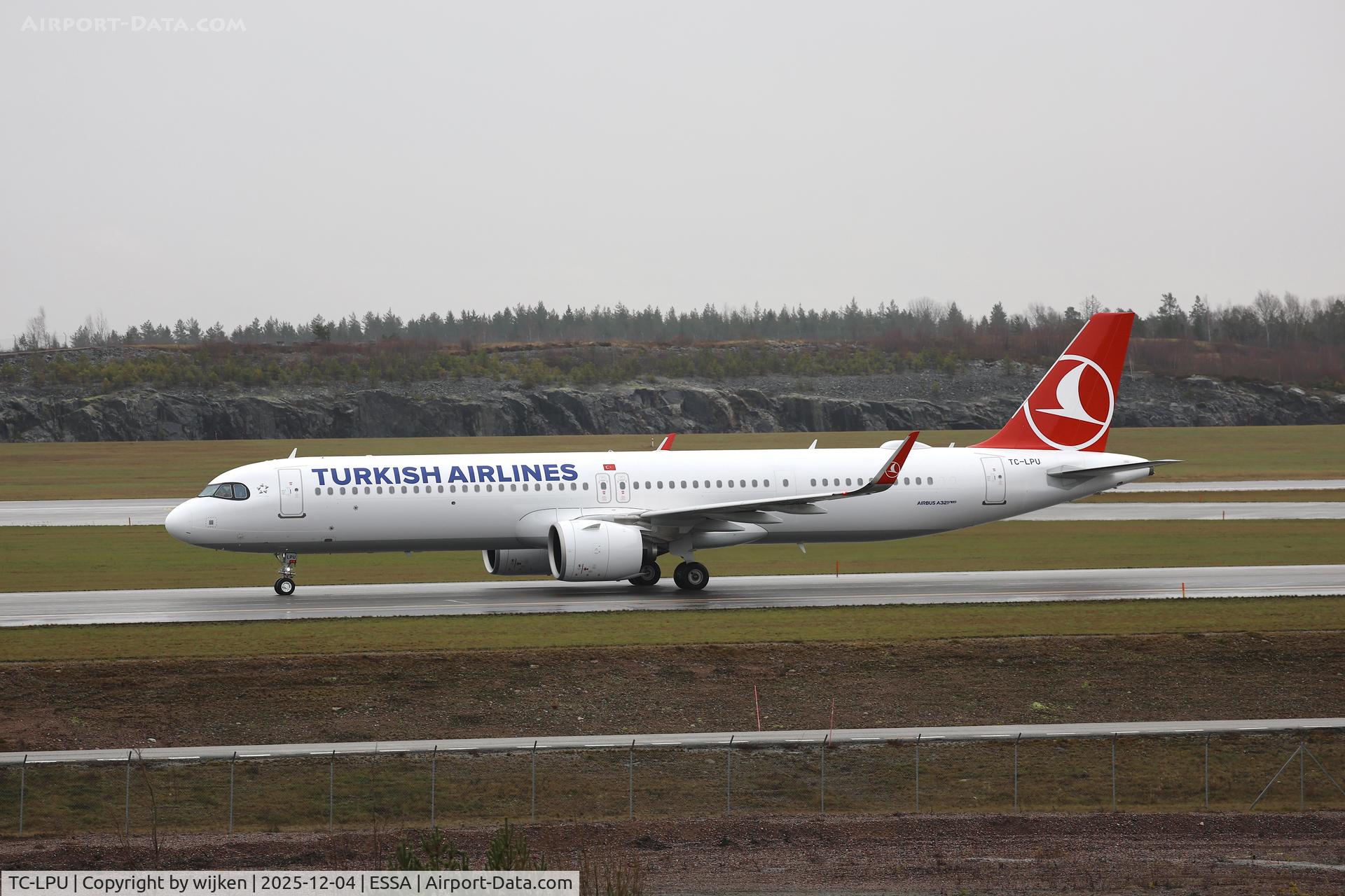 TC-LPU, 2025 Airbus A321-271NX C/N 12828, Twy W