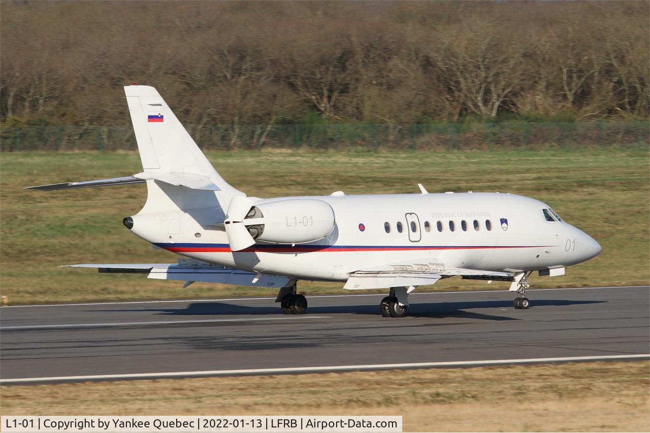 L1-01, 2003 Dassault Falcon 2000EX C/N 15, Landing rwy 07R, Brest-Bretagne airport (LFRB-BES)