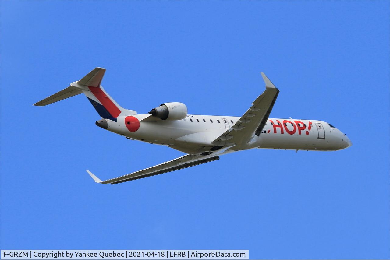 F-GRZM, Canadair CRJ-700 (CL-600-2C10) Regional Jet C/N 10263, Take off rwy 07R, Brest-Bretagne airport (LFRB-BES)