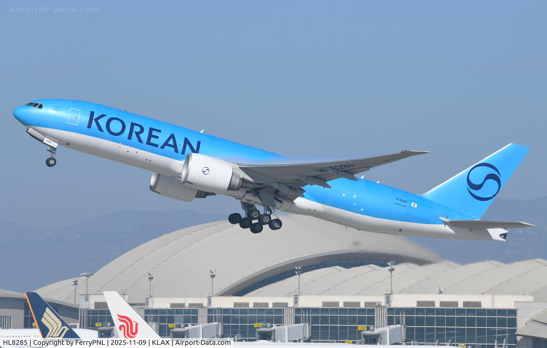 HL8285, 2014 Boeing 777-FB5 C/N 37641, Korean B772F departing in its new uniform