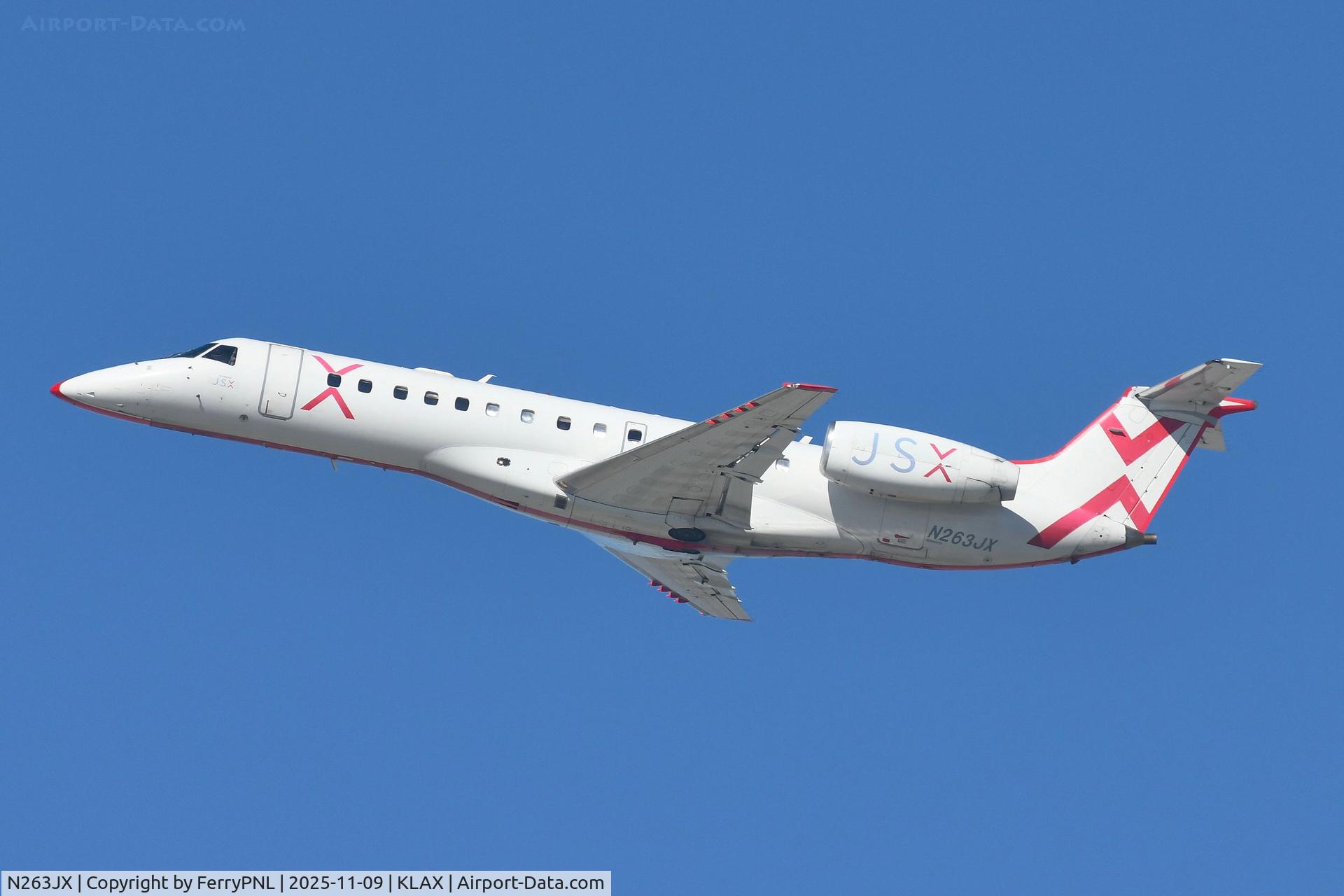 N263JX, 2001 Embraer ERJ-135LR (EMB-135LR) C/N 145399, JSX ERJ135 departing