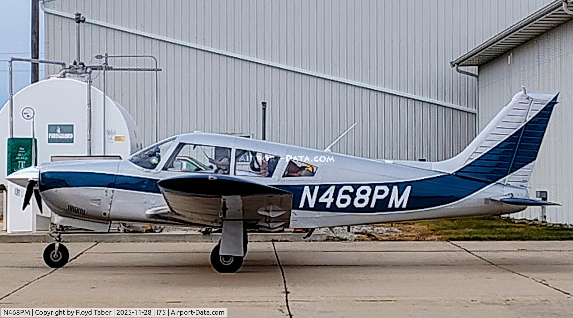 N468PM, 1972 Piper PA-28R-200 C/N 28R-7335041, Buying fuel at I75