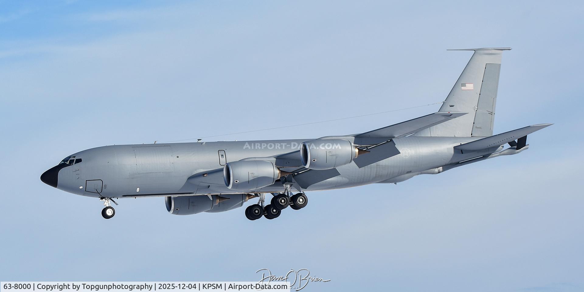 63-8000, 1963 Boeing KC-135R Stratotanker C/N 18617, Another naked tanker in the air force inventory.
63rd ARS	MacDill AFB, FL