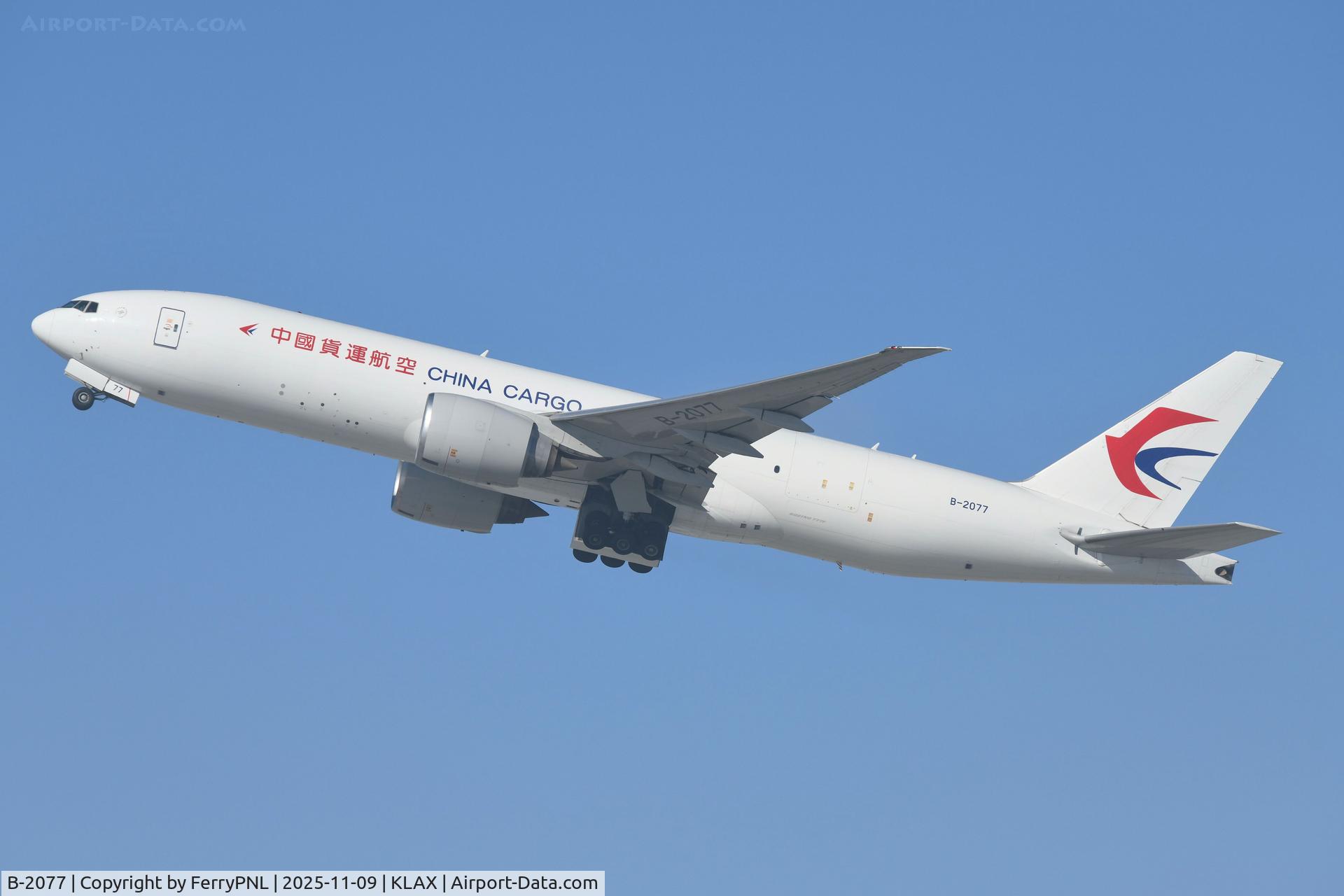 B-2077, 2010 Boeing 777-F6N C/N 37713, China Cargo B777 freighter taking-off