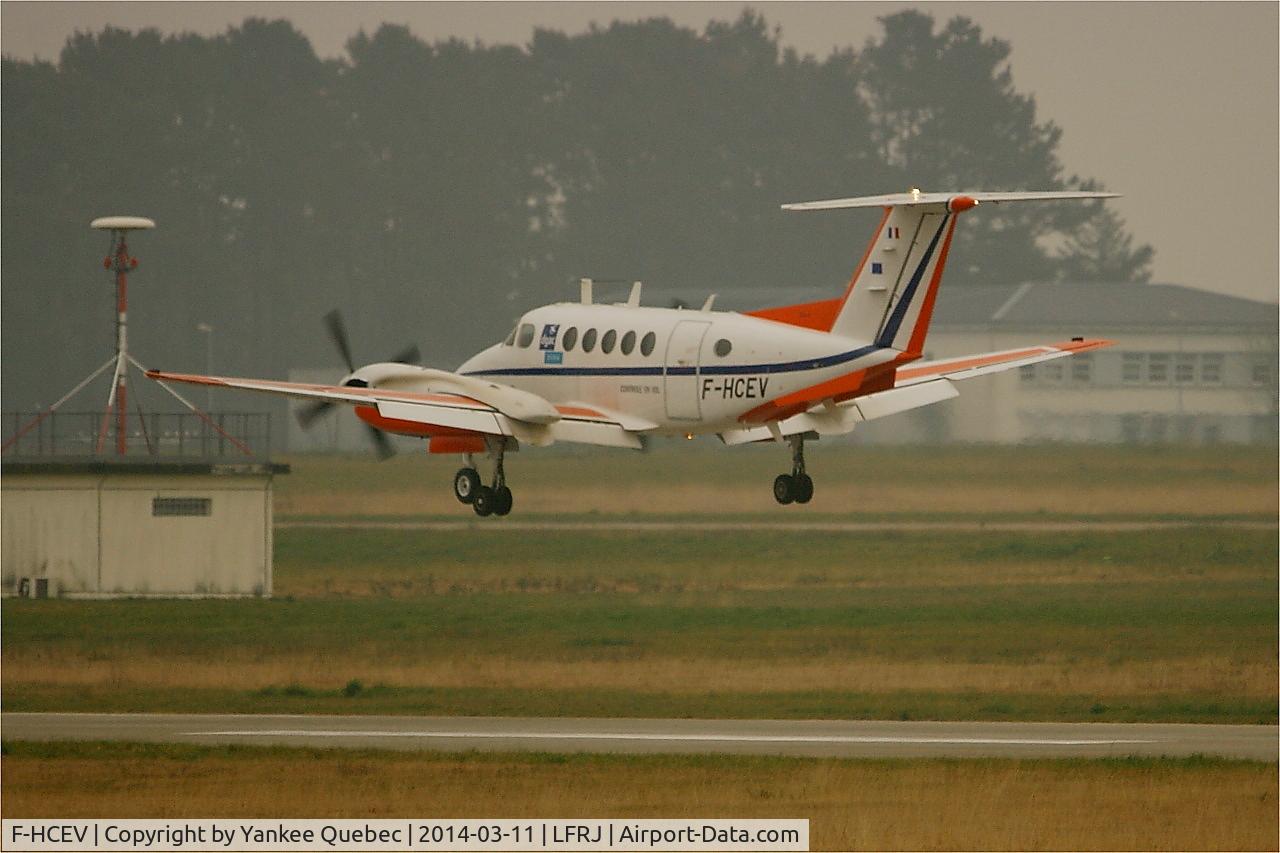 F-HCEV, 2009 Hawker Beechcraft B200GT King Air C/N BY-91, Hawker Beechcraft B200GT King Air, Take off run rwy 08, Landivisiau Naval Air Base (LFRJ-LDV)