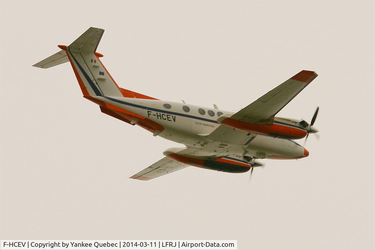 F-HCEV, 2009 Hawker Beechcraft B200GT King Air C/N BY-91, Hawker Beechcraft B200GT King Air, Take off run rwy 08, Landivisiau Naval Air Base (LFRJ-LDV)