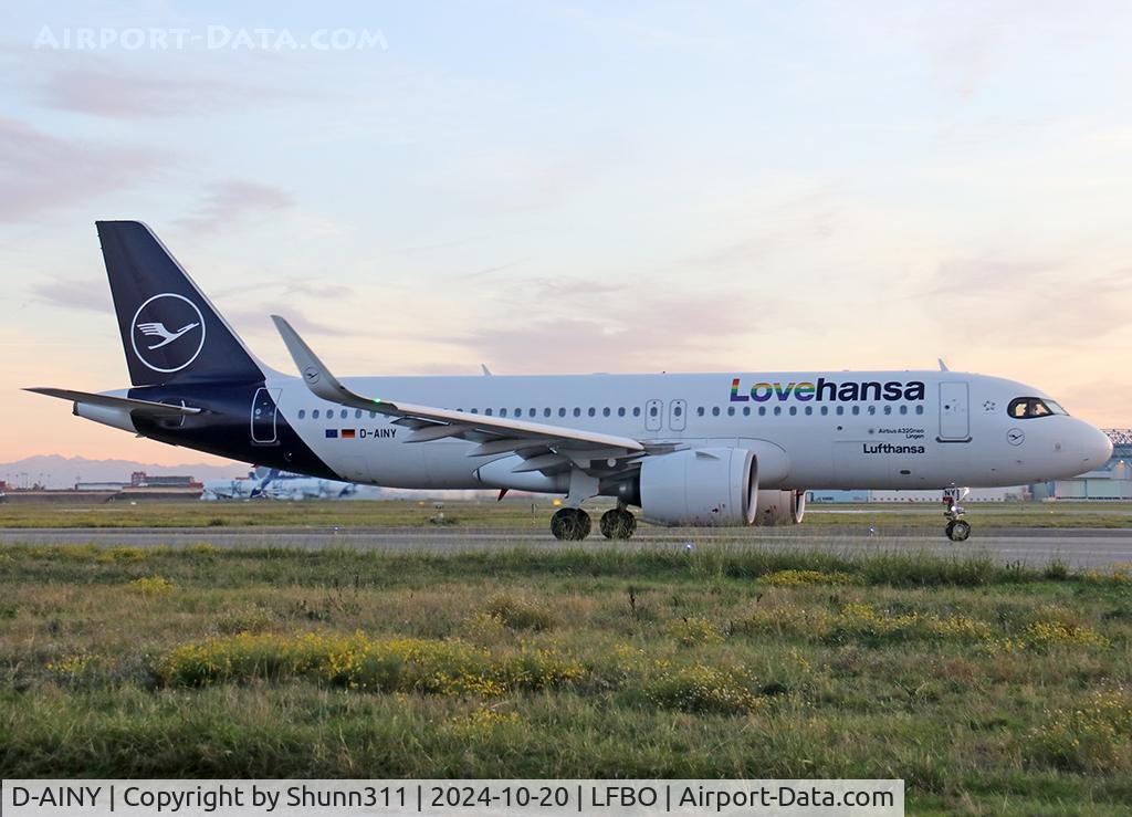 D-AINY, 2020 Airbus A320-271N C/N 9453, Taxiing holding point rwy 14L for departure... Lovehansa titles