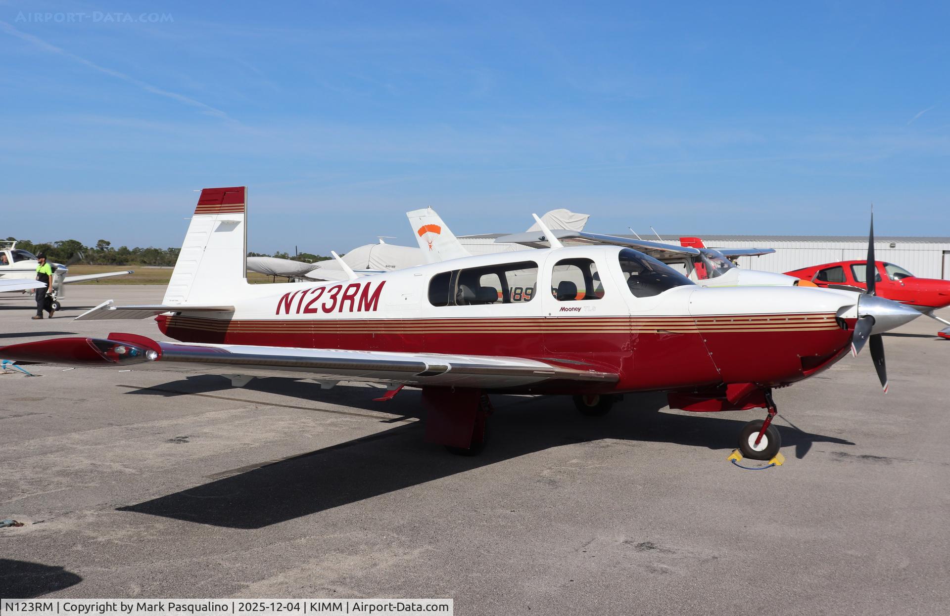 N1, 1988 Gulfstream Aerospace G-IV C/N 1071, Mooney M20M