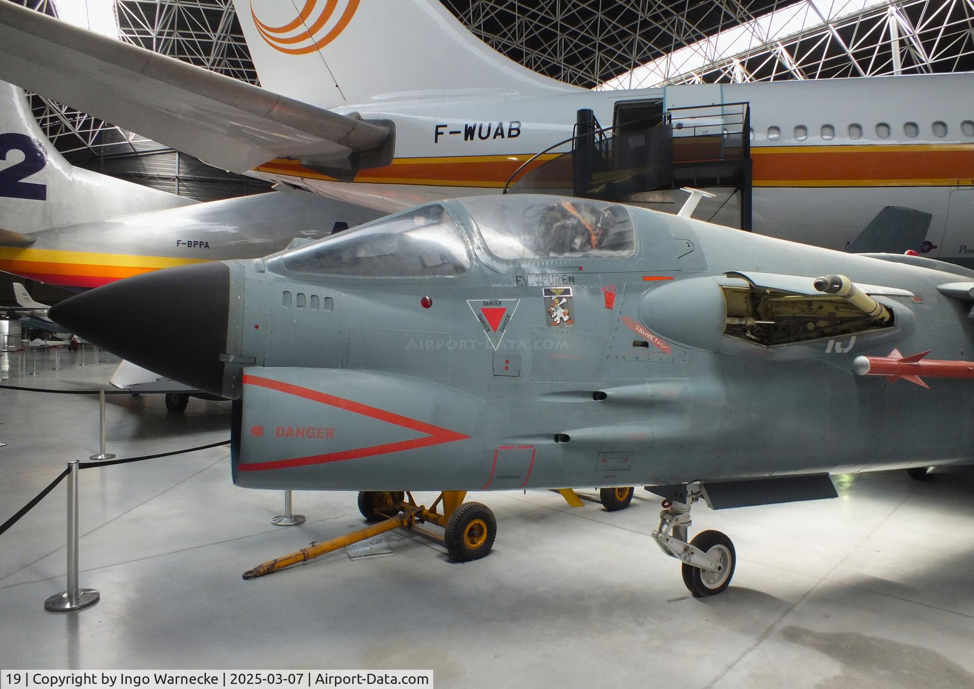 19, Vought F-8E(FN) Crusader C/N 1236, Vought F-8E(FN) Crusader at the Aeroscopia, Blagnac (Toulouse)