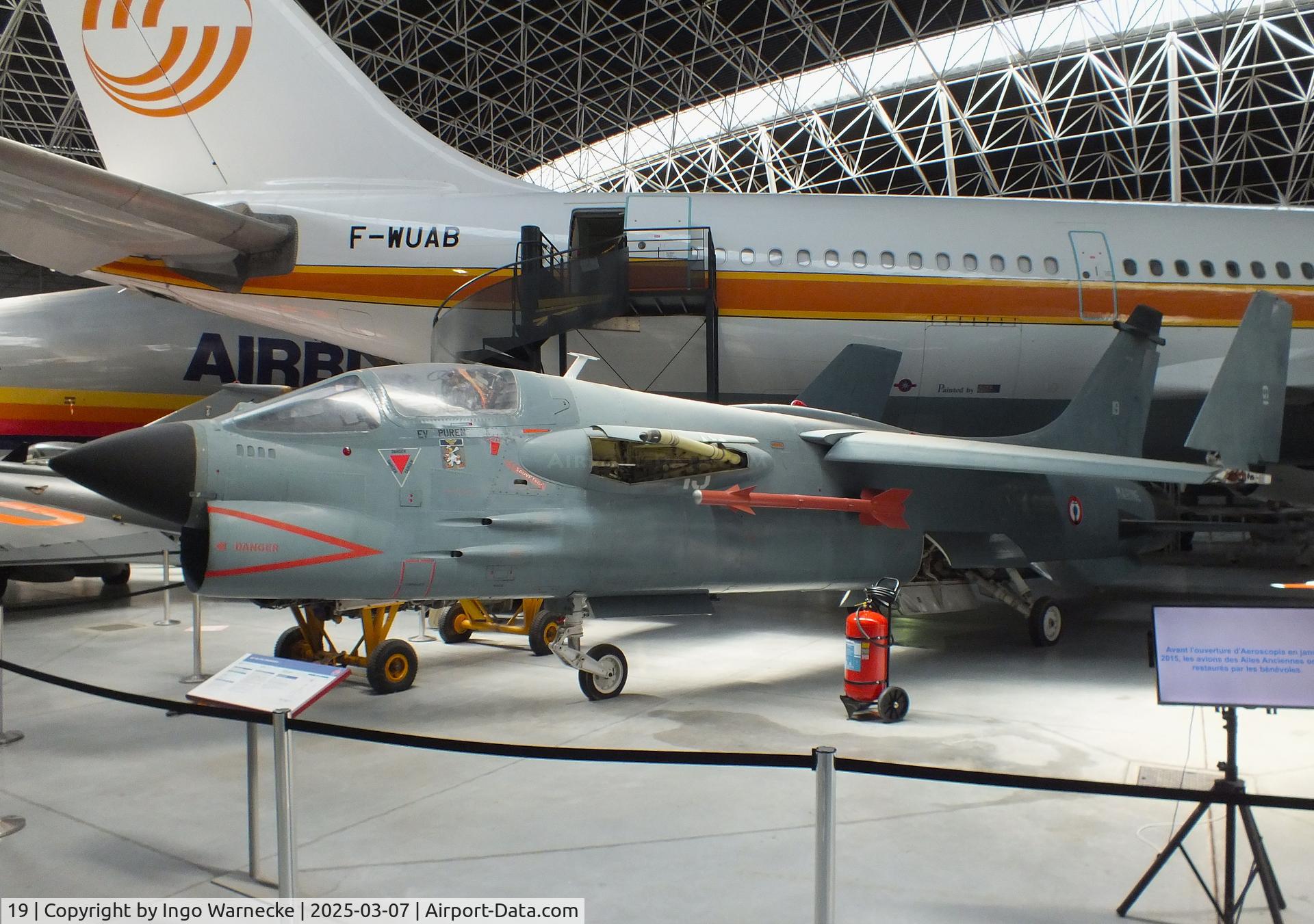19, Vought F-8E(FN) Crusader C/N 1236, Vought F-8E(FN) Crusader at the Aeroscopia, Blagnac (Toulouse)