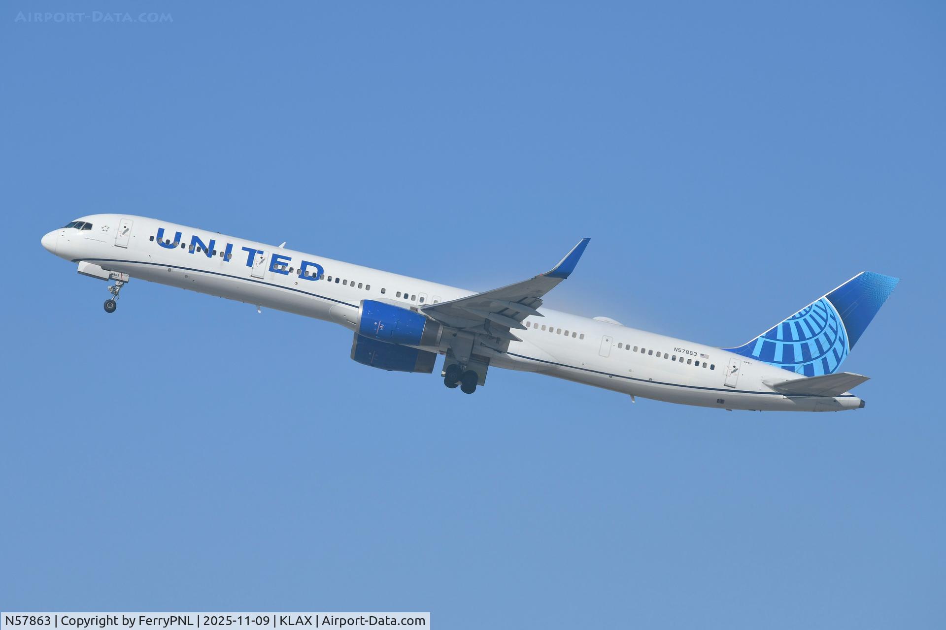 N57863, 2001 Boeing 757-33N C/N 32587, United B753 taking-off