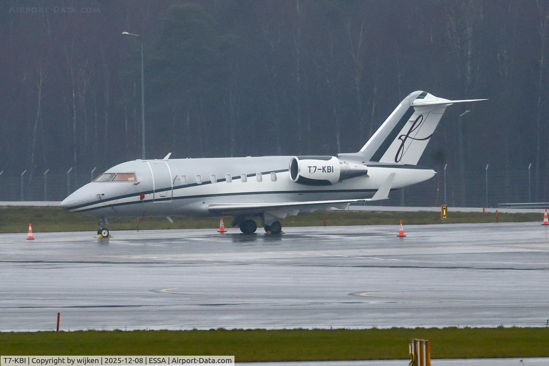 T7-KBI, 2007 Canadair Challenger 605 (CL-600-2B16) C/N 5725, Ramp M