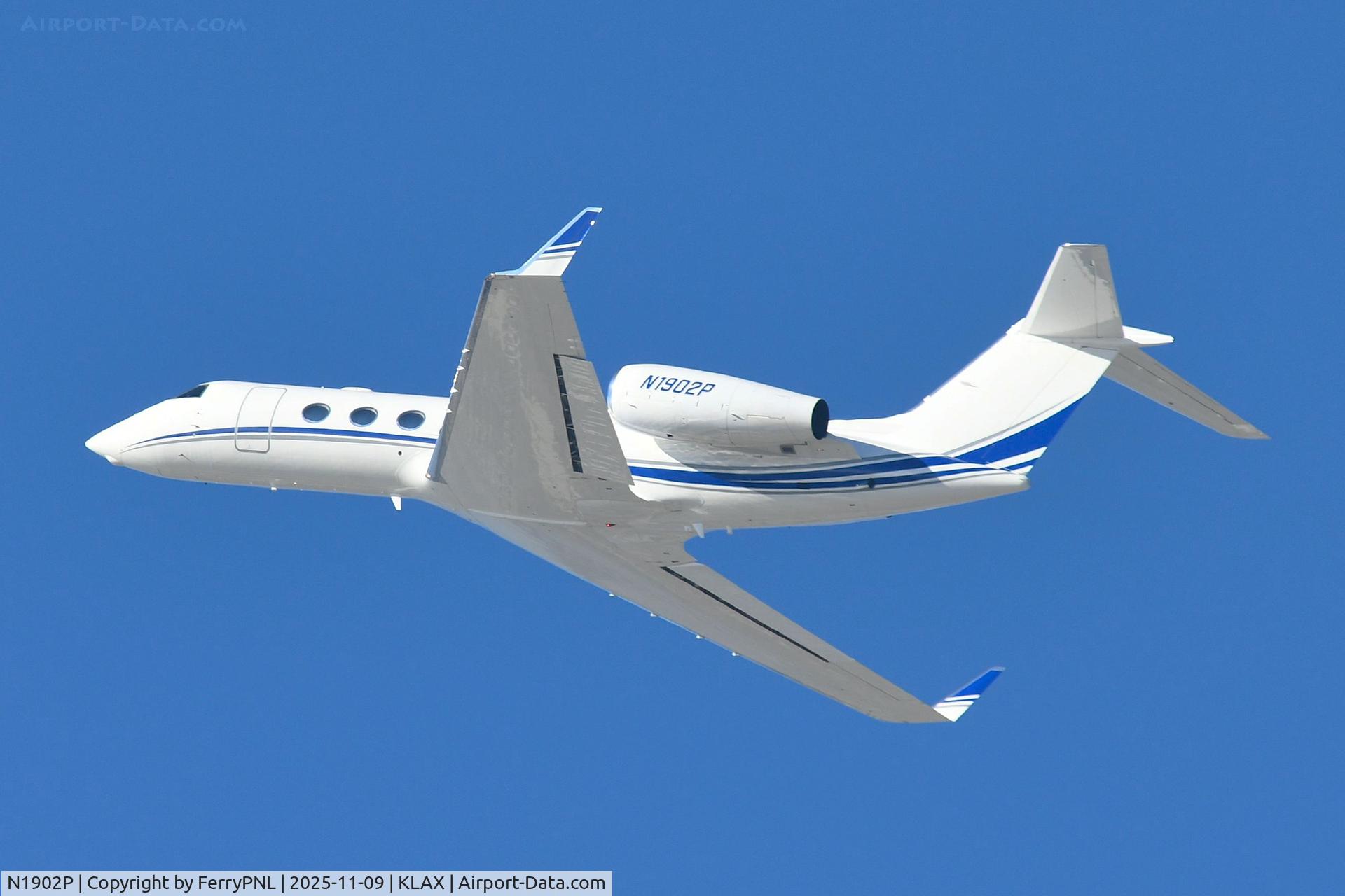 N1902P, 2010 Gulfstream Aerospace GIV-X (G450) C/N 4192, G450 departing