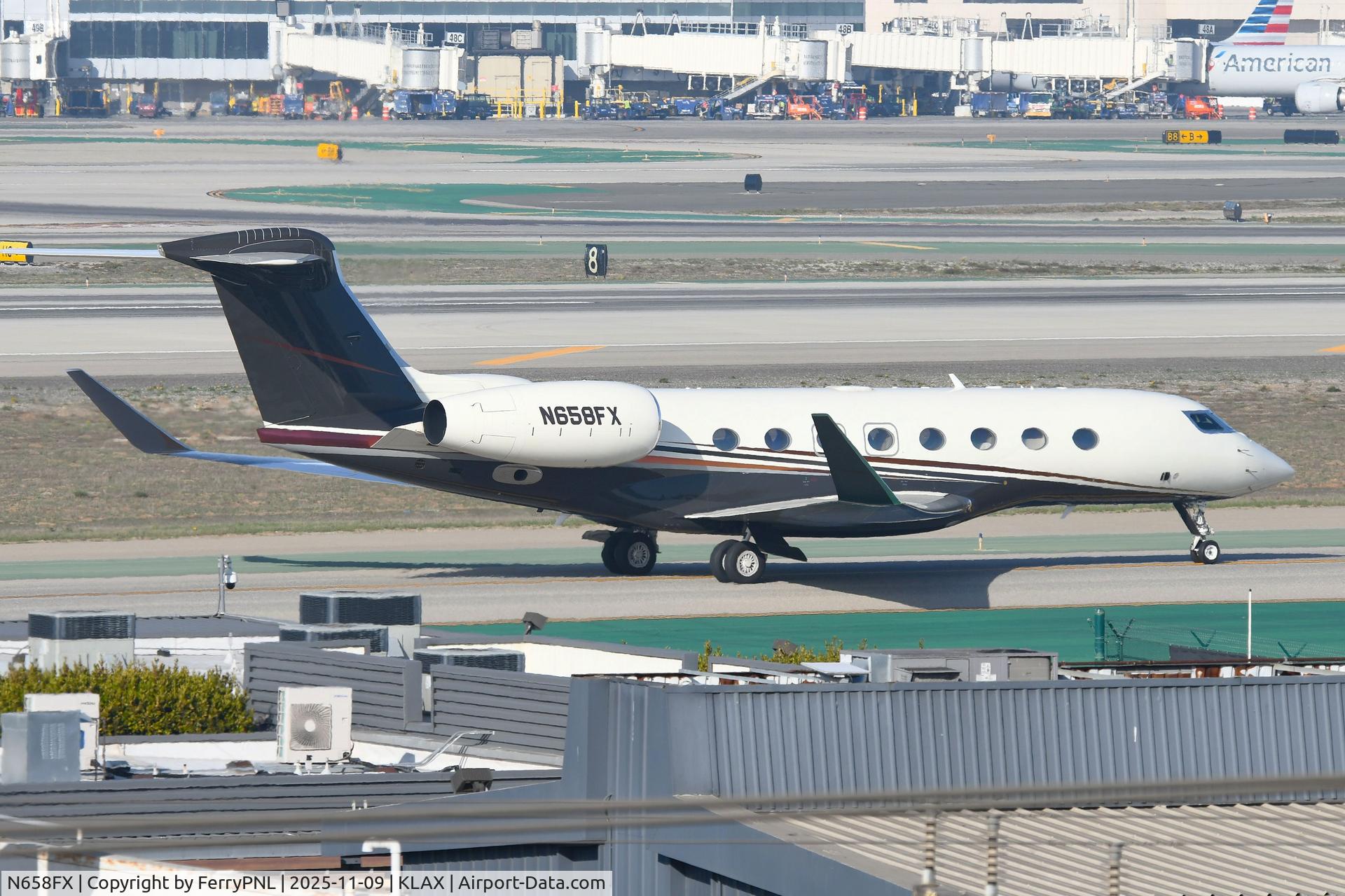 N658FX, 2015 Gulfsream G650 C/N 6166, Flexjet G650 taxying to the FBO