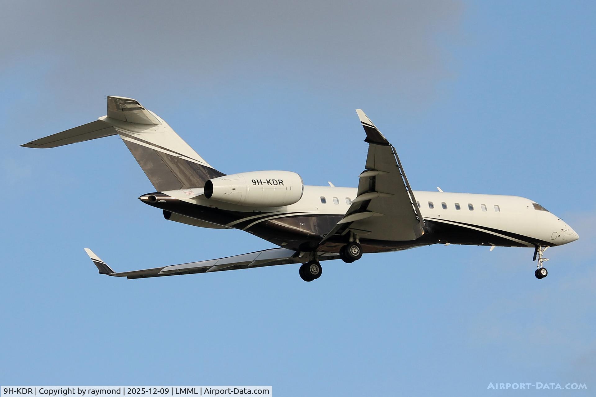 9H-KDR, 1999 Bombardier BD-700-1A10 Global Express C/N 9023, Bombardier BD-700-1A10 Global Express reg 9H-KDR of TAG Aviation landing in Malta RW13.