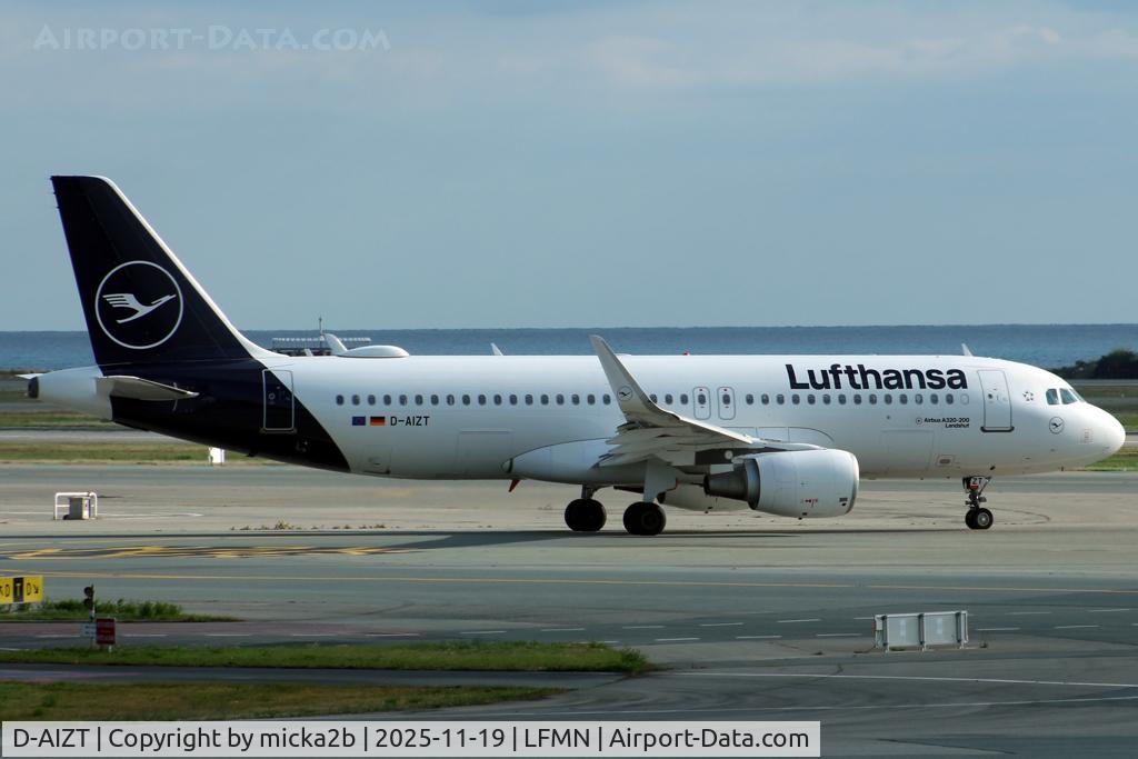 D-AIZT, 2013 Airbus A320-214 C/N 5601, Taxiing
