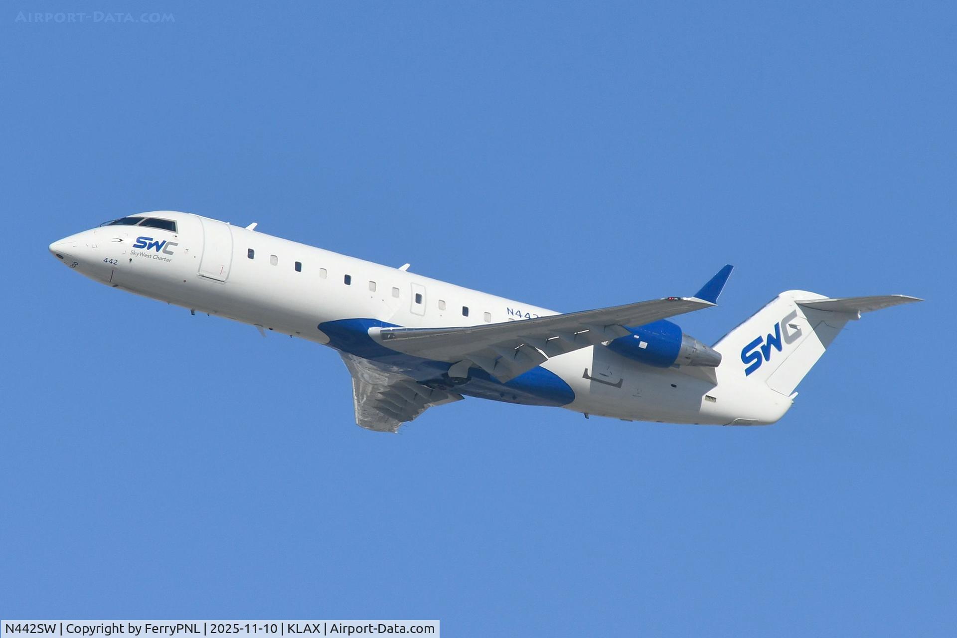 N442SW, 2002 Bombardier CRJ-200LR (CL-600-2B19) C/N 7609, SkyWest Charter CL200 climbing-out of LAX