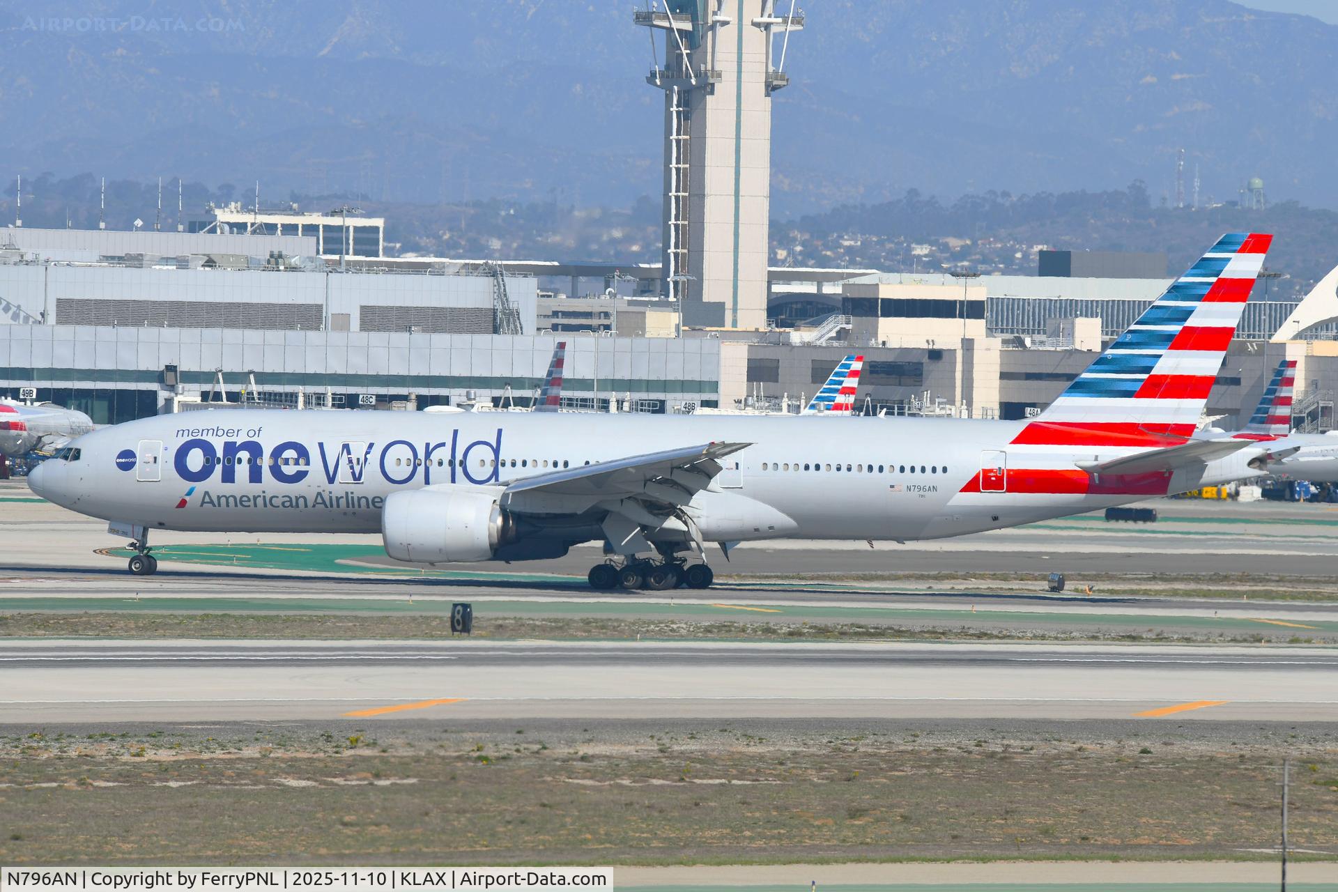 N796AN, 2000 Boeing 777-223 C/N 30796, American  - One World B772