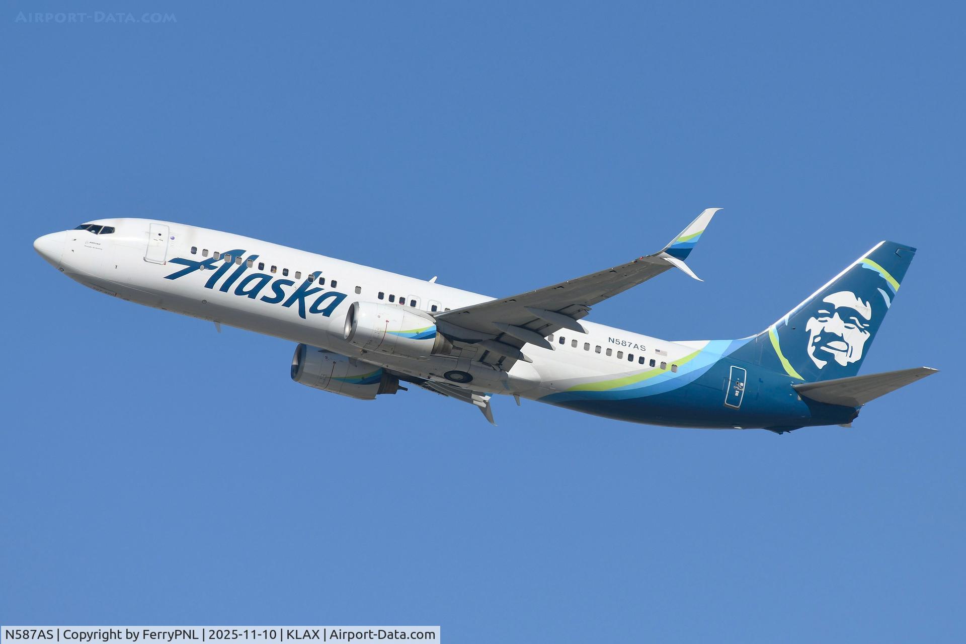 N587AS, 2007 Boeing 737-890 C/N 35684, Alaska B738 taking-off