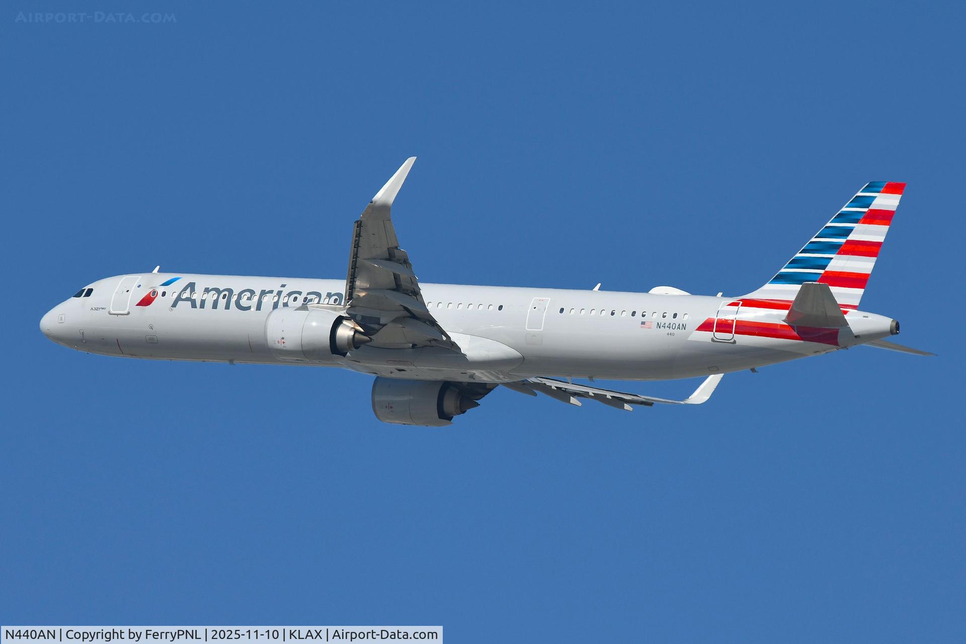 N440AN, 2021 Airbus A321-253NX C/N 10643, American A321n climbing-out