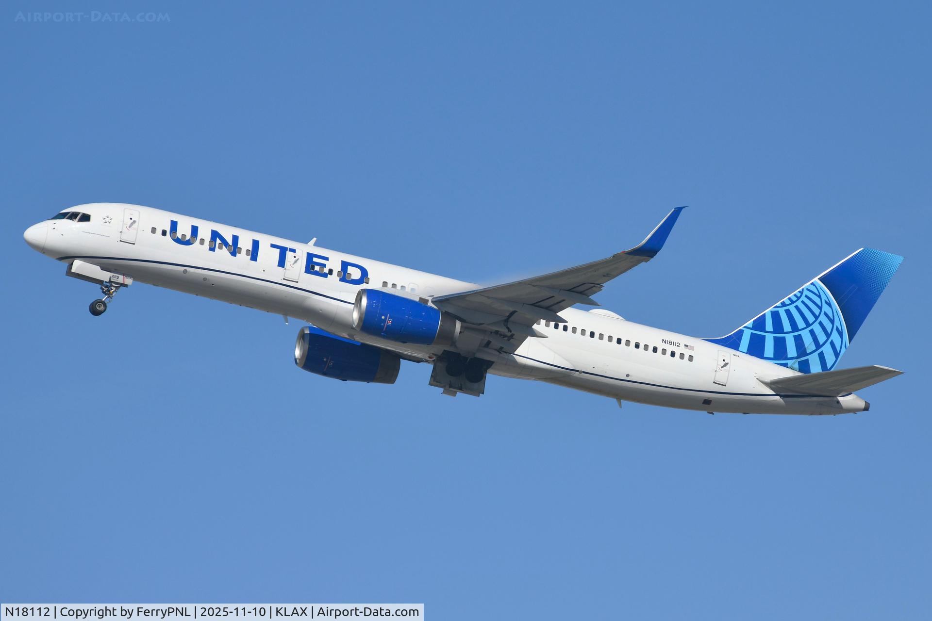 N18112, 1995 Boeing 757-224 C/N 27302, United B752 taking-off