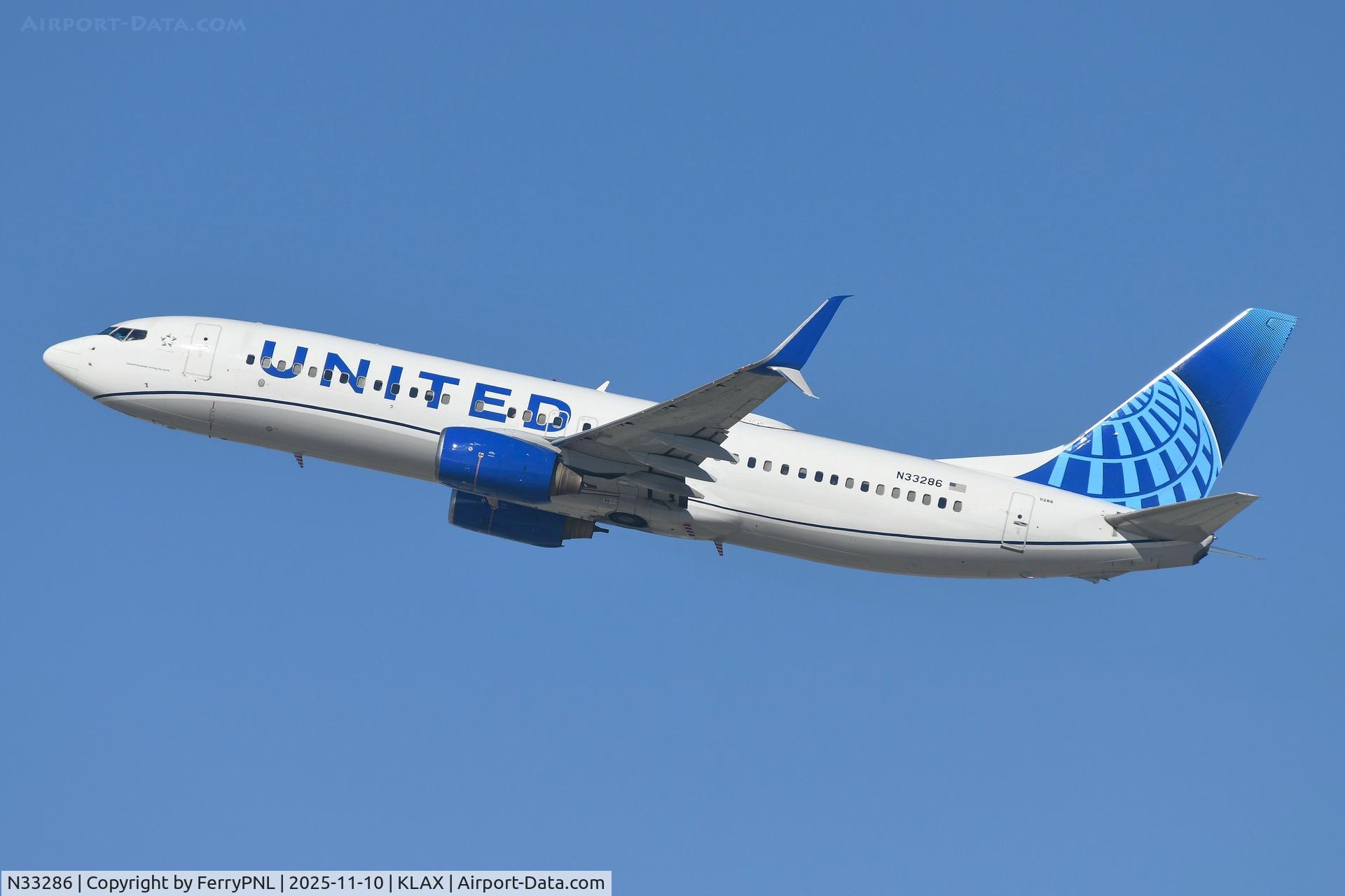 N33286, 2004 Boeing 737-824 C/N 31600, United B738 taking-off