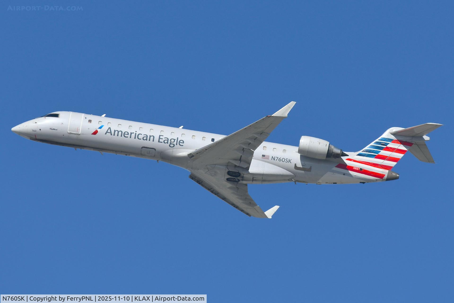 N760SK, 2005 Bombardier CRJ-701ER (CL-600-2C10) Regional Jet C/N 10223, American Eagle CL700 taking-off