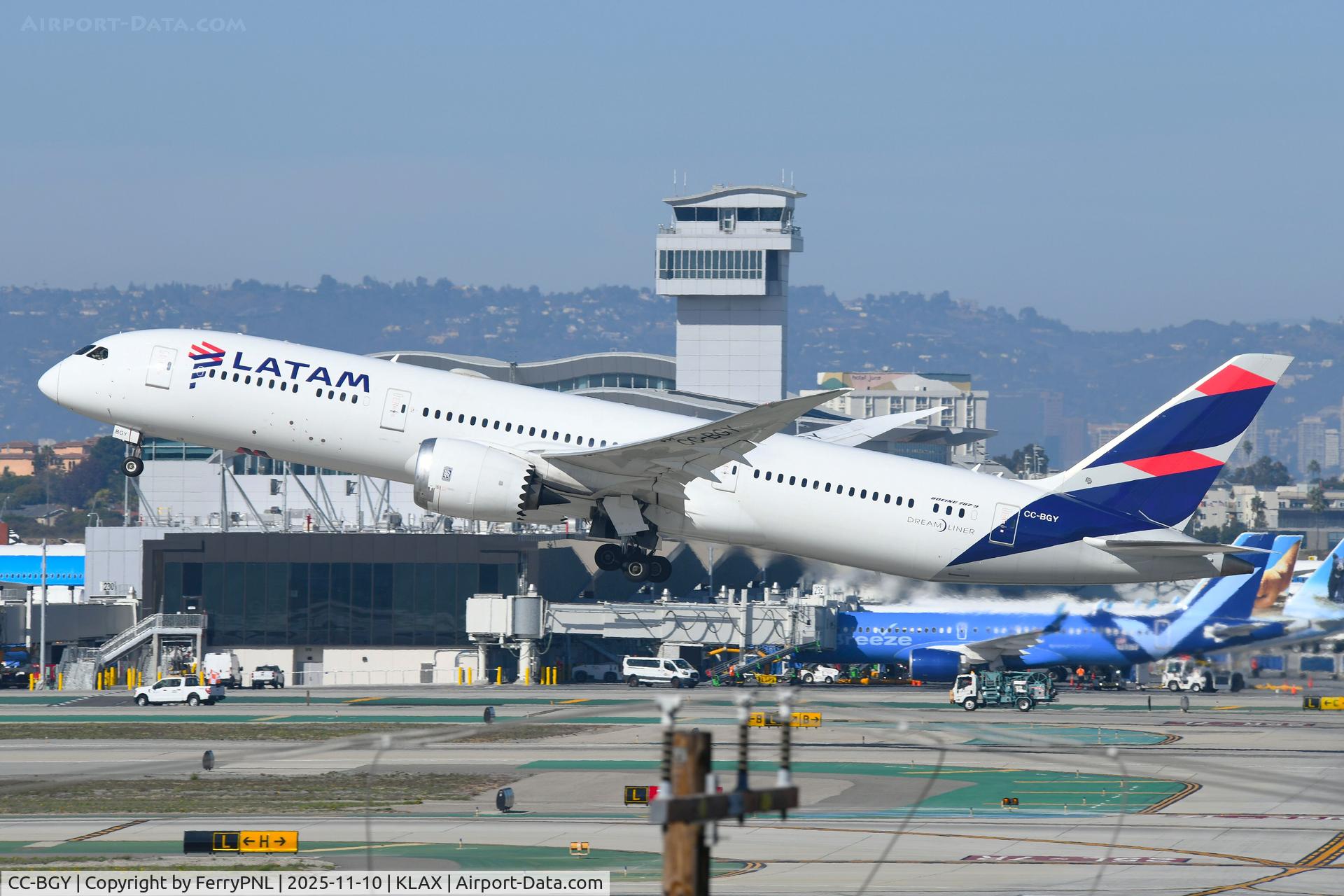 CC-BGY, 2017 Boeing 787-9 Dreamliner Dreamliner C/N 63311, Latam B789 departing for GRU