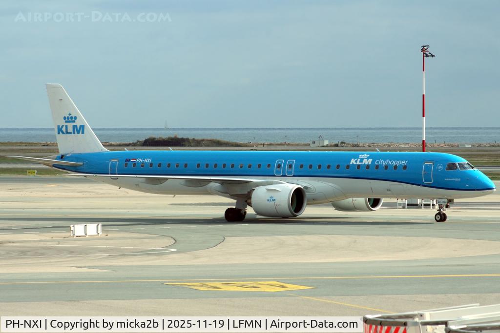 PH-NXI, 2022 Embraer E195-E2 (ERJ-190-400 STD) C/N 19020064, Taxiing