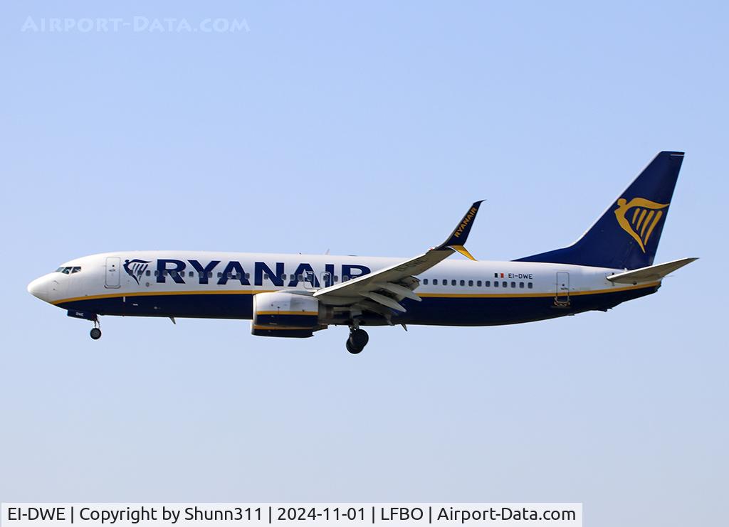 EI-DWE, 2007 Boeing 737-8AS C/N 36074, Landing rwy 14R... Scimitar blended winglets...