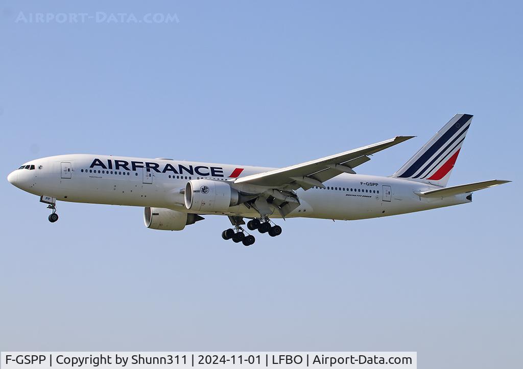 F-GSPP, 2001 Boeing 777-228/ER C/N 30615, Landing rwy 14R in modified new livery...