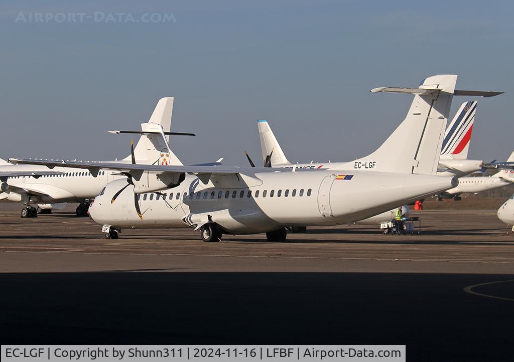 EC-LGF, 2010 ATR 72-212A C/N 907, Returned to lessor and parked in all white c/s without titles...