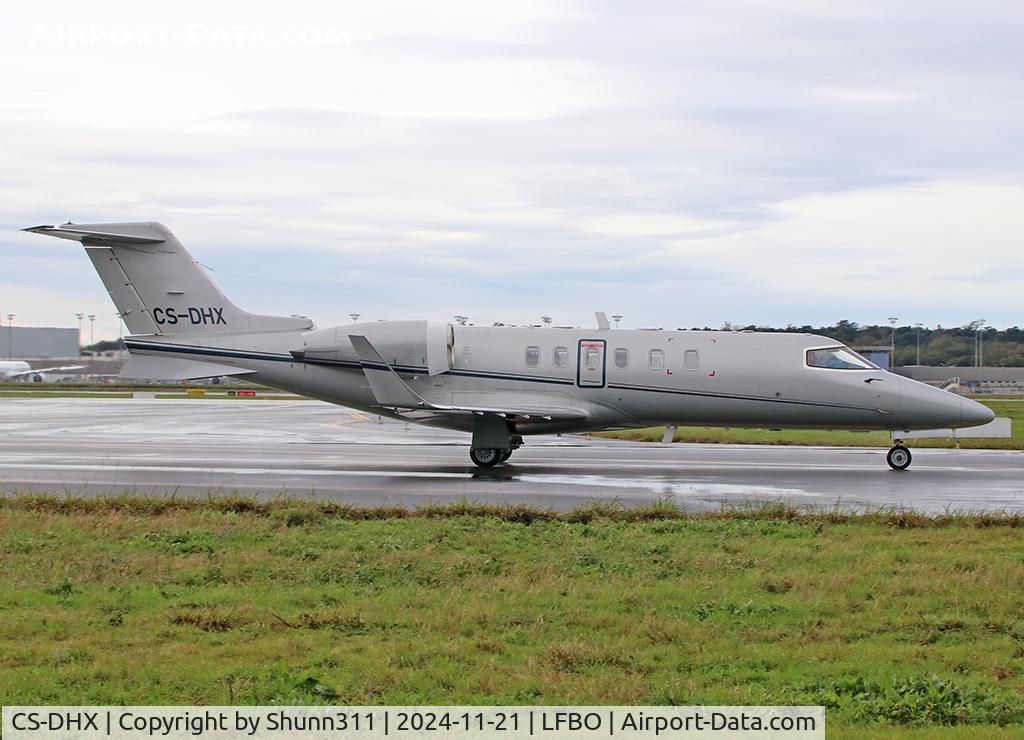 CS-DHX, 2005 Learjet 40 C/N 45-2019, Taxiing holding point rwy 14R for departure...