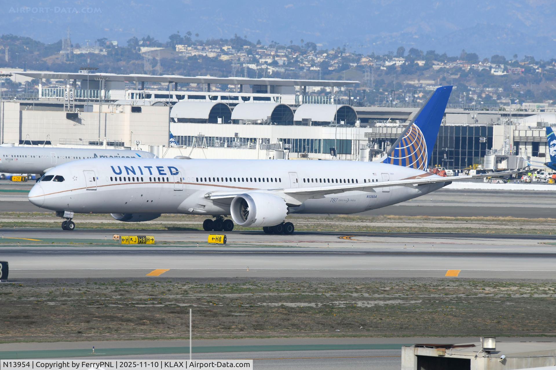 N13954, 2015 Boeing 787-9 Dreamliner C/N 36405, United B789 arriving in LAX