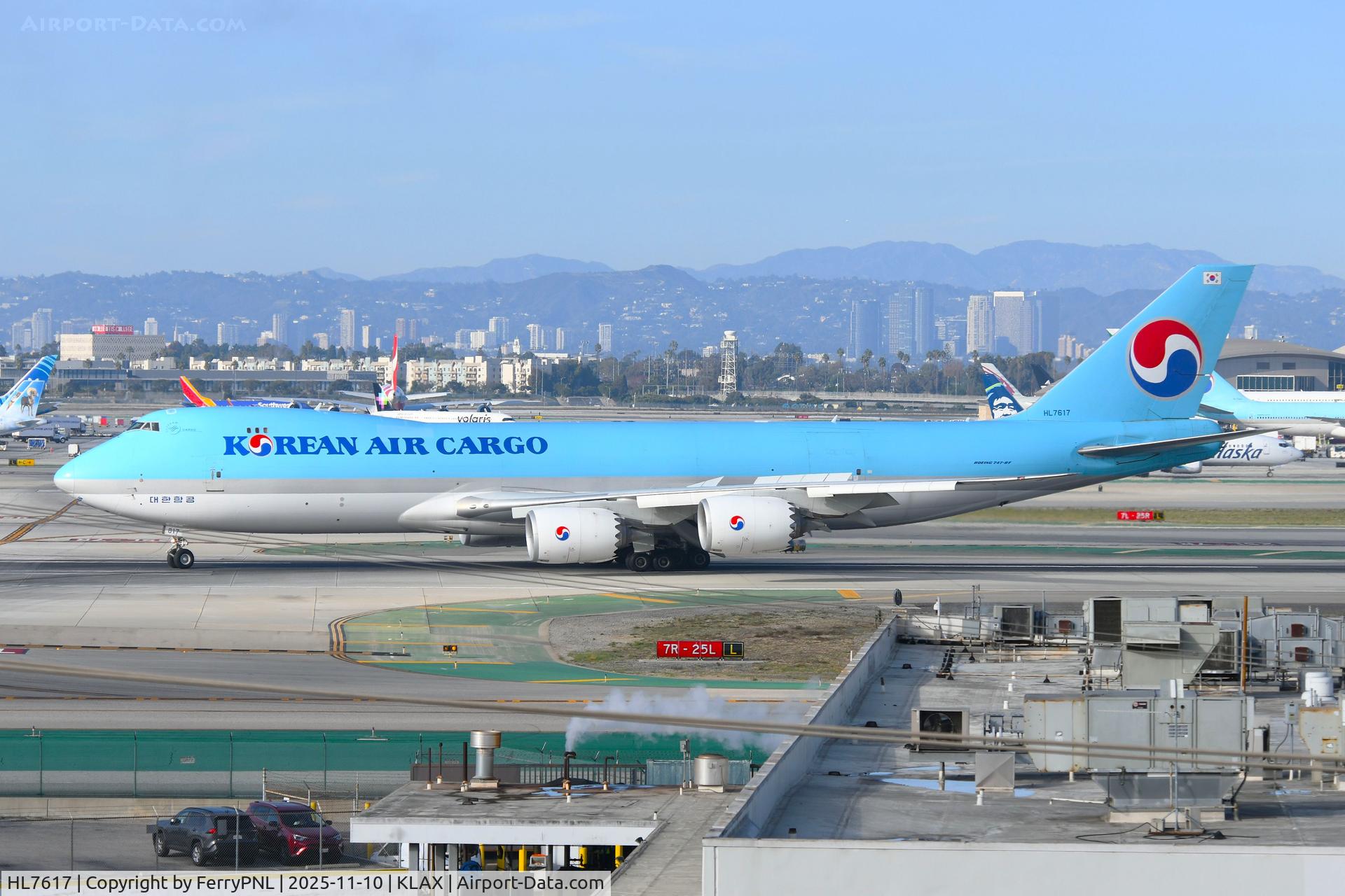 HL7617, 2013 Boeing 747-8B5F C/N 37654, Korean Air B748F vacating the runway