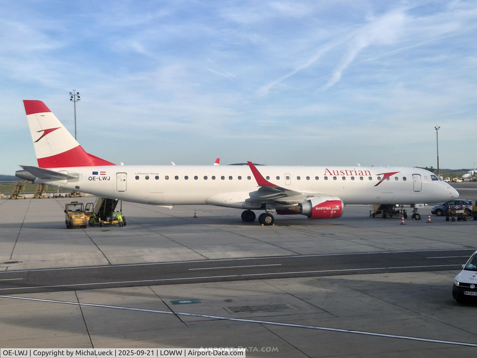 OE-LWJ, 2012 Embraer 195LR (ERJ-190-200LR) C/N 19000507, At Schwechat