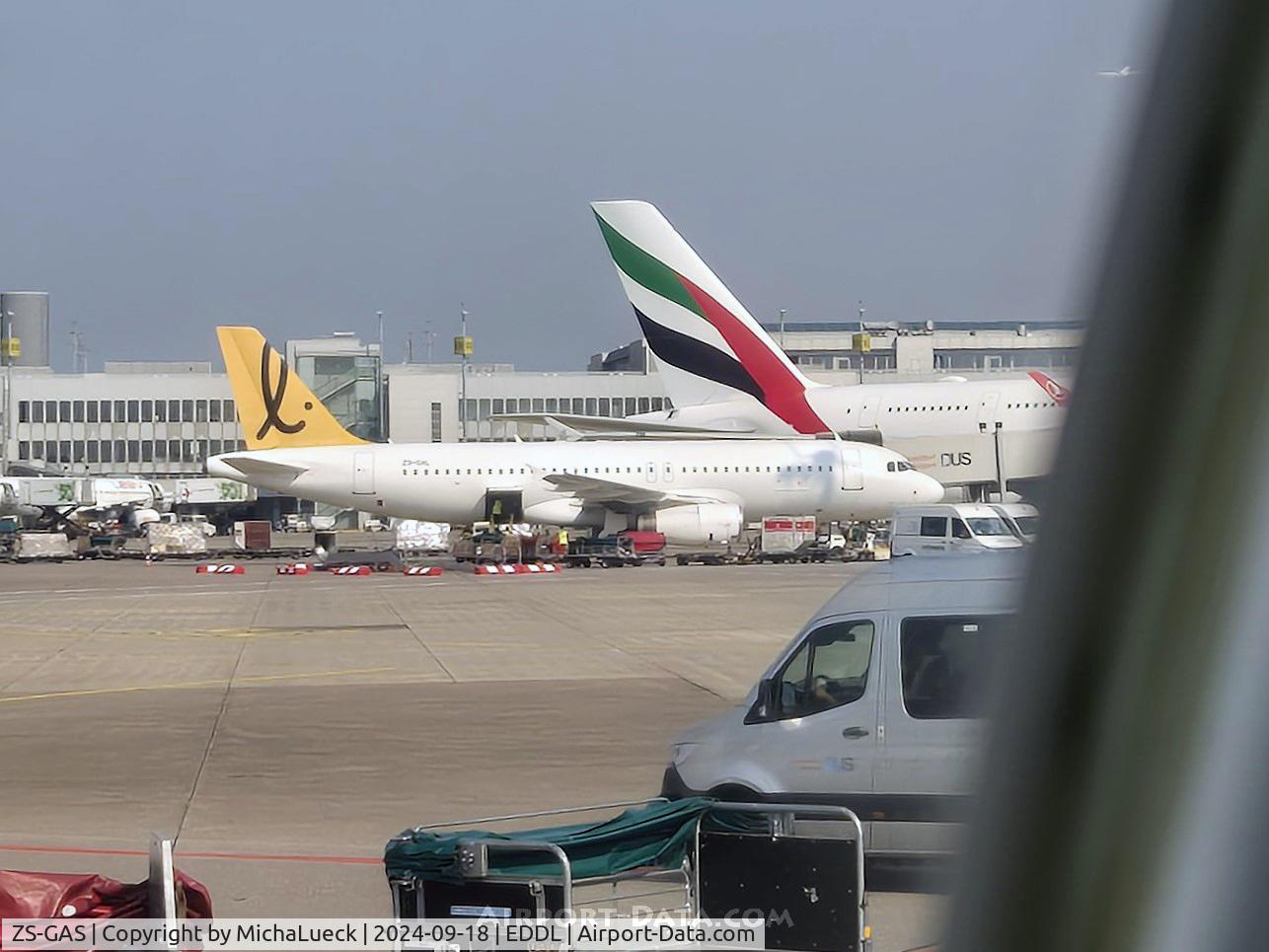 ZS-GAS, 1990 Airbus A320-231 C/N 076, At Düsseldorf
