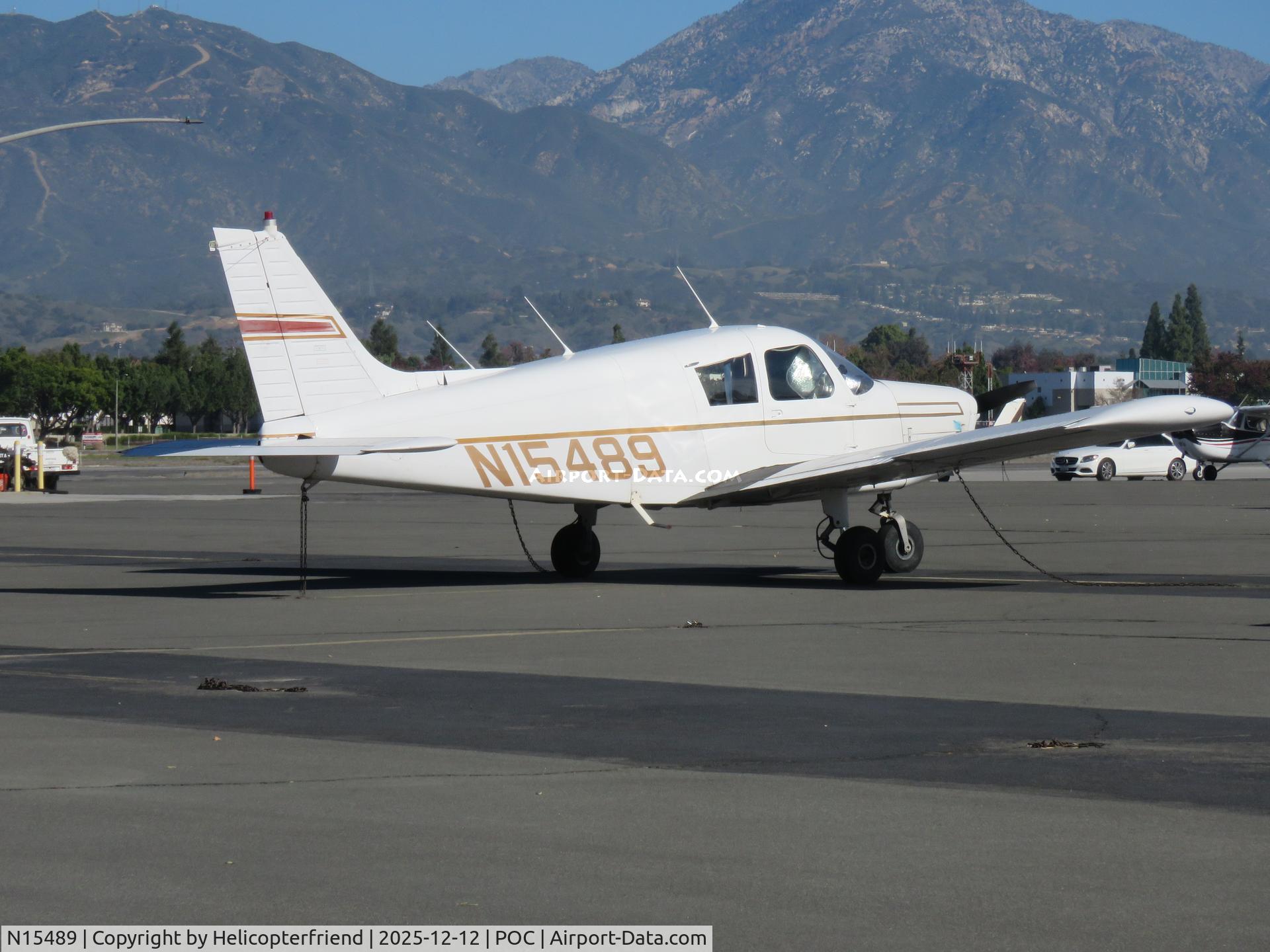 N15489, 1972 Piper PA-28-140 C/N 28-7325079, Parked in transit parking