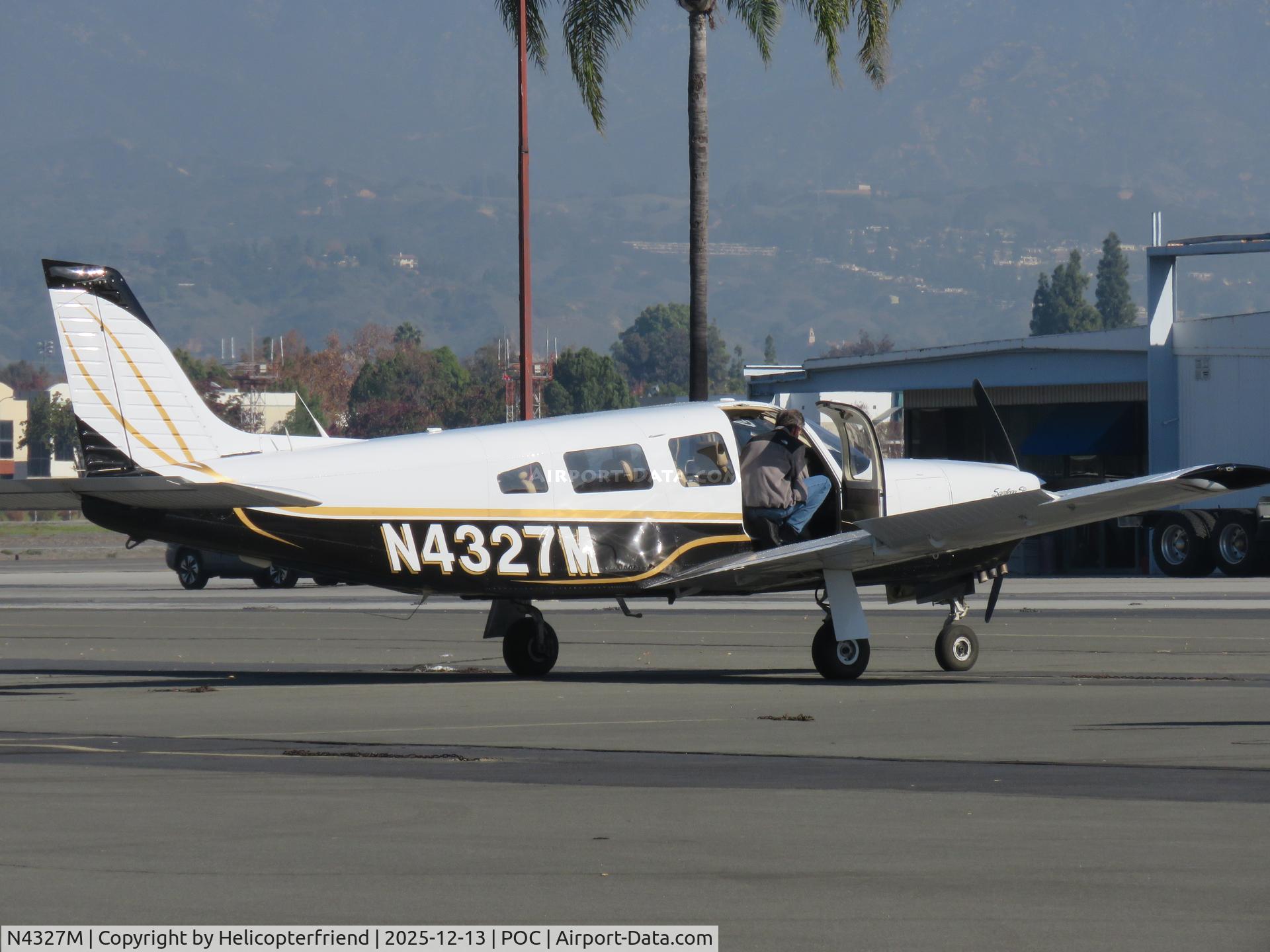 N4327M, 1983 Piper PA-32R-301 Saratoga SP C/N 32R-8413001, Loading up